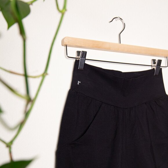 Ripple, Slouchy Yoga Shorts - Picture 4 of 6